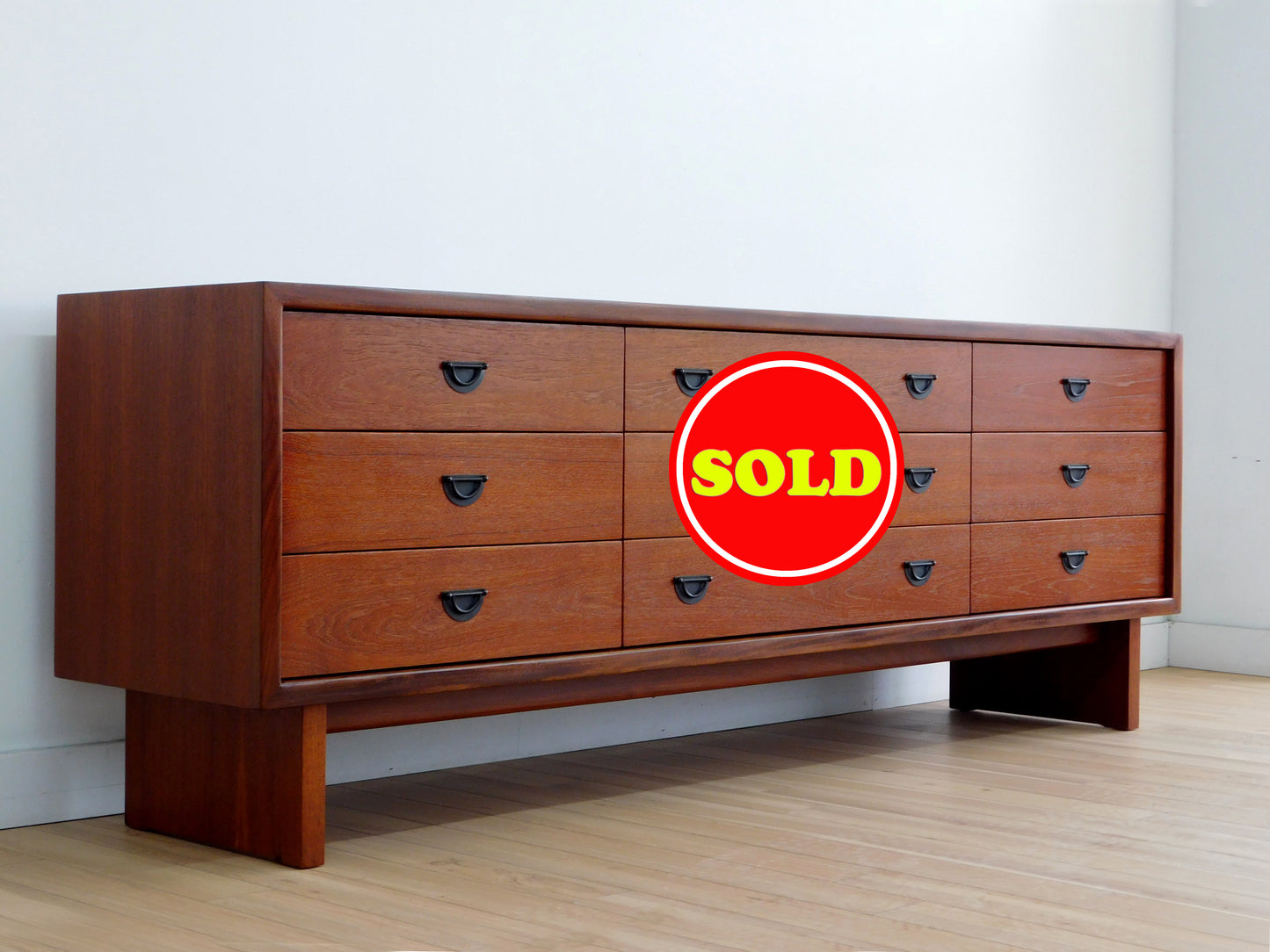 RS Teak dresser