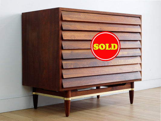 Merton Gershun pour American of Martinsville Lowboy Dresser