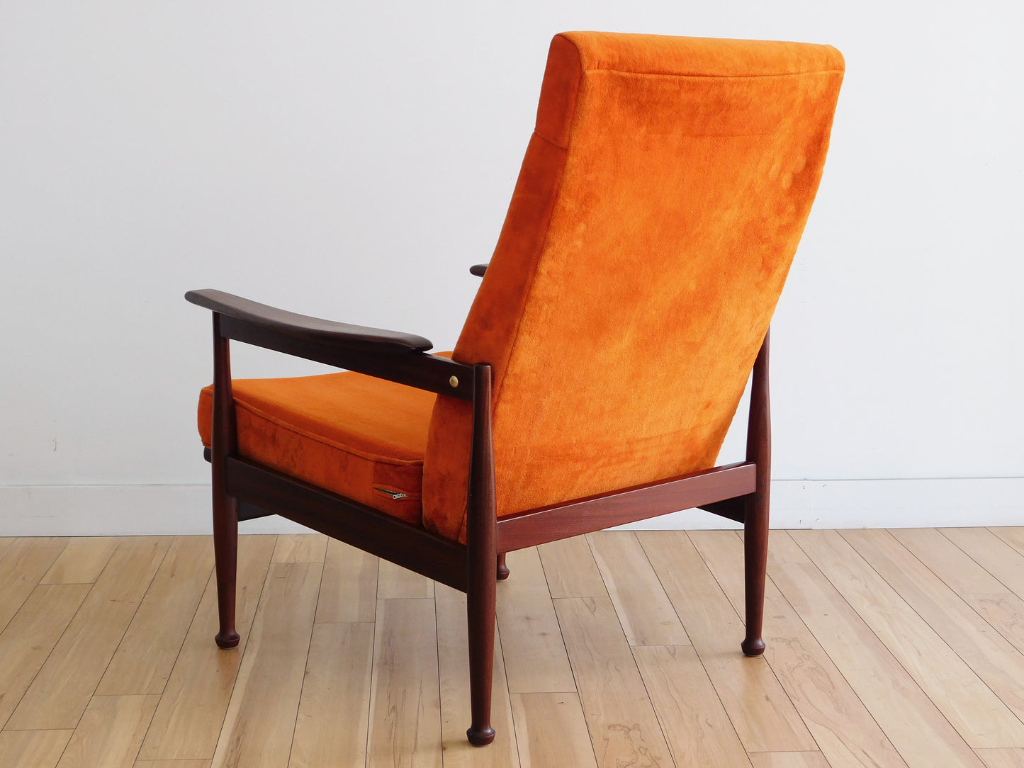 Manhattan" Reclining armchair by Guy Rogers