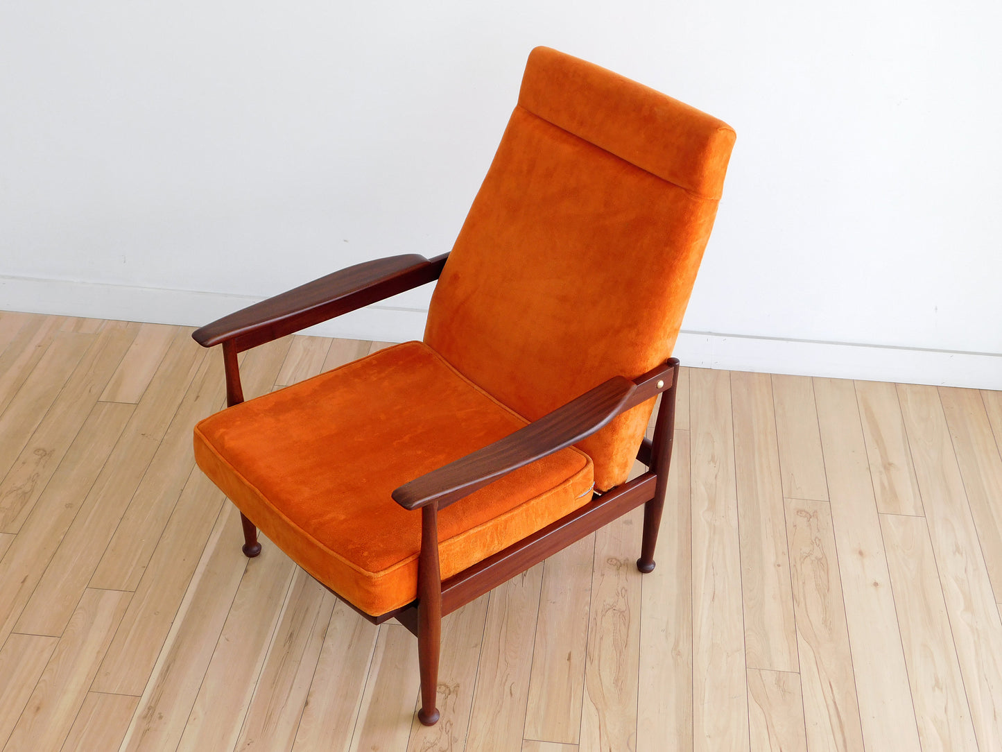 Manhattan" Reclining armchair by Guy Rogers