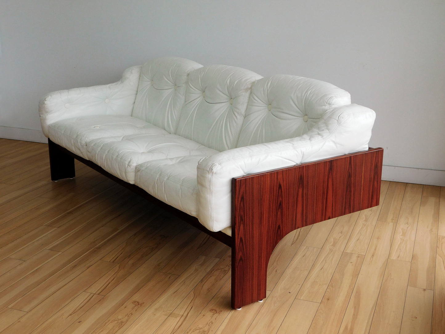 Oriolo sofa by Claudio Salocchi for Sormani