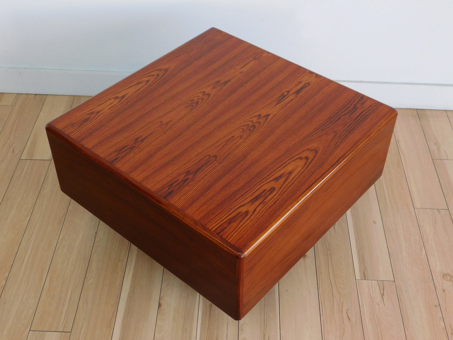 Mobican Square end table