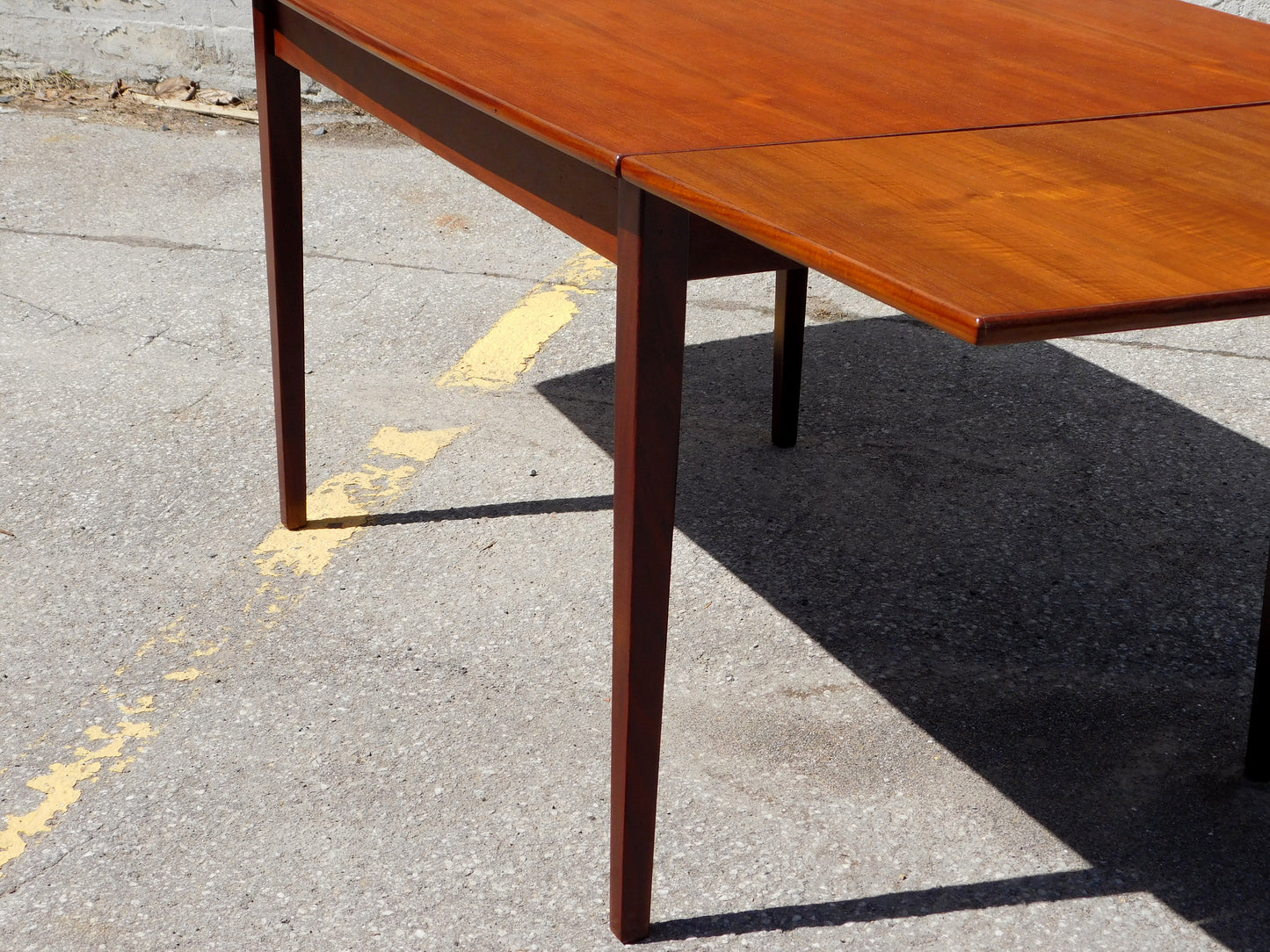 Danish Convex shaped draw-leaf dining table