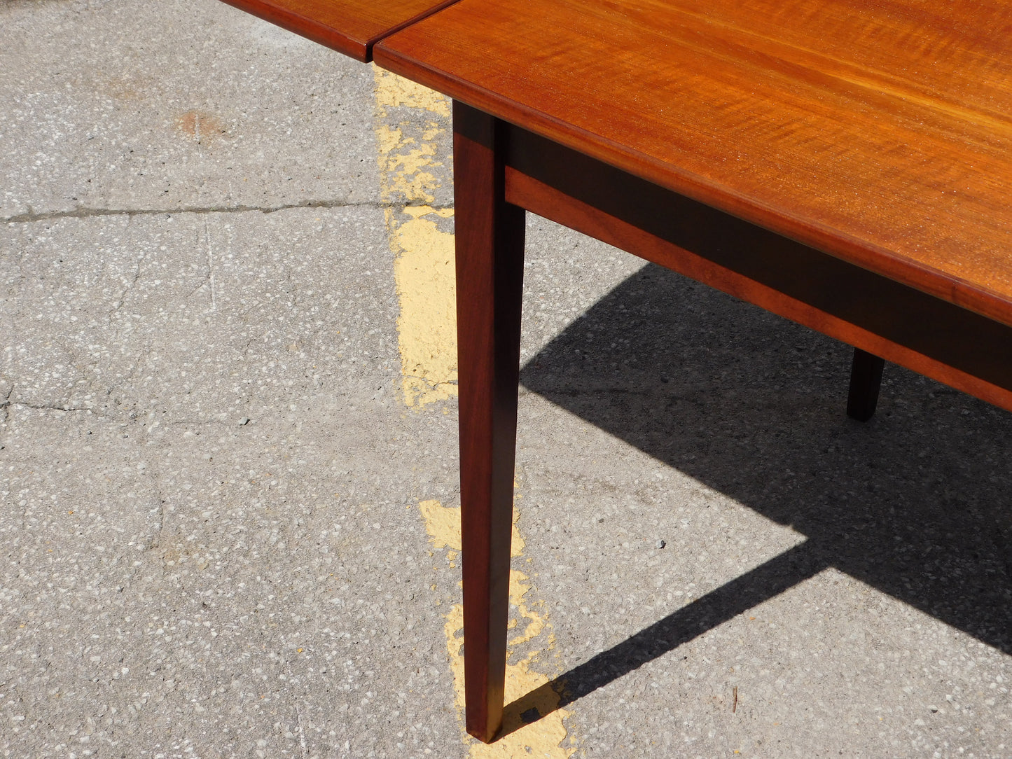 Danish Convex shaped draw-leaf dining table