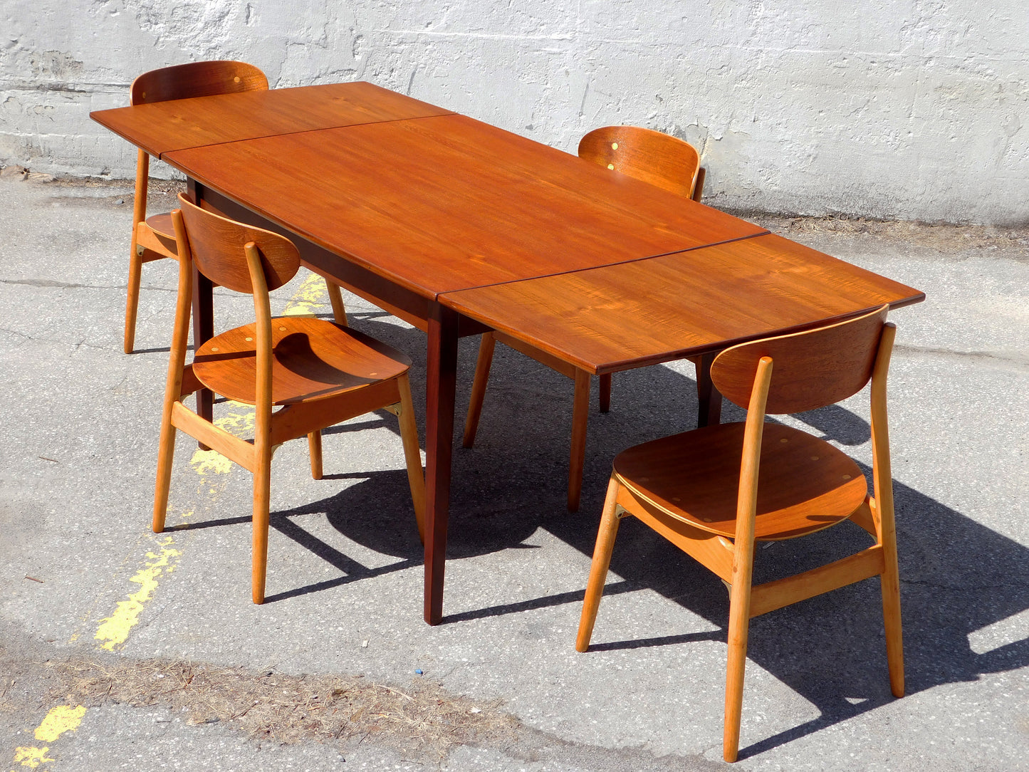 Danish Convex shaped draw-leaf dining table