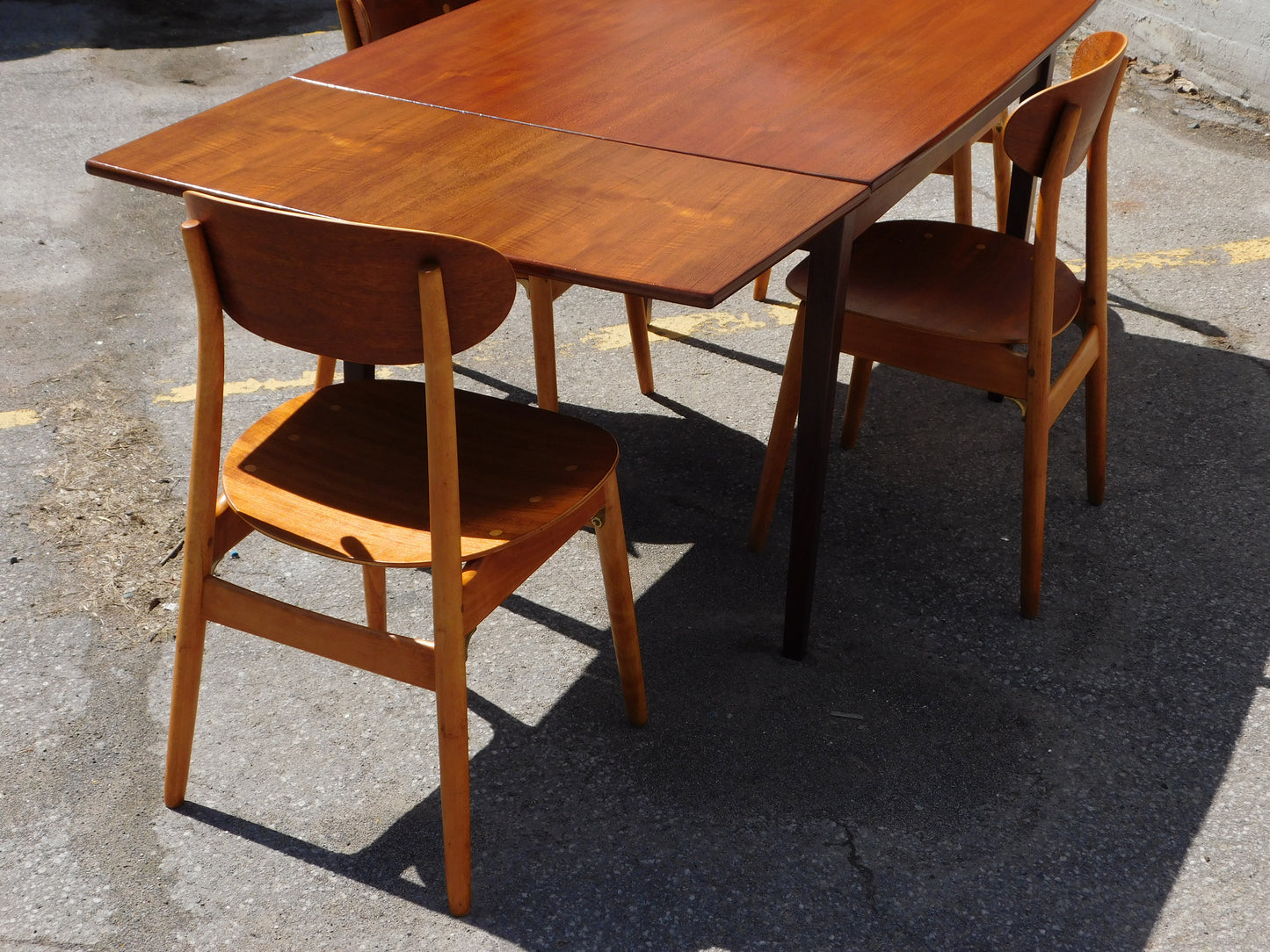 Danish Convex shaped draw-leaf dining table